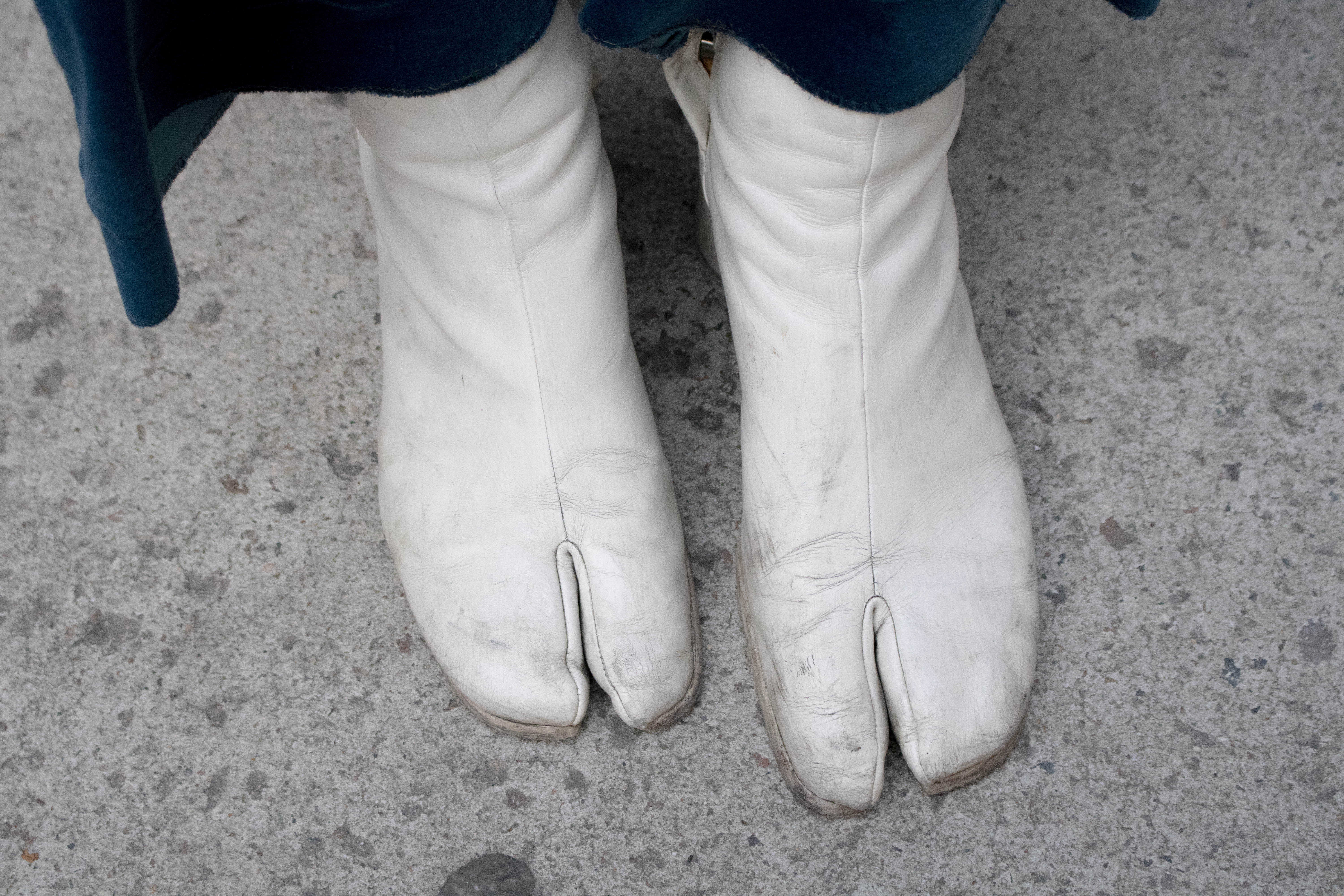 tabi boots white