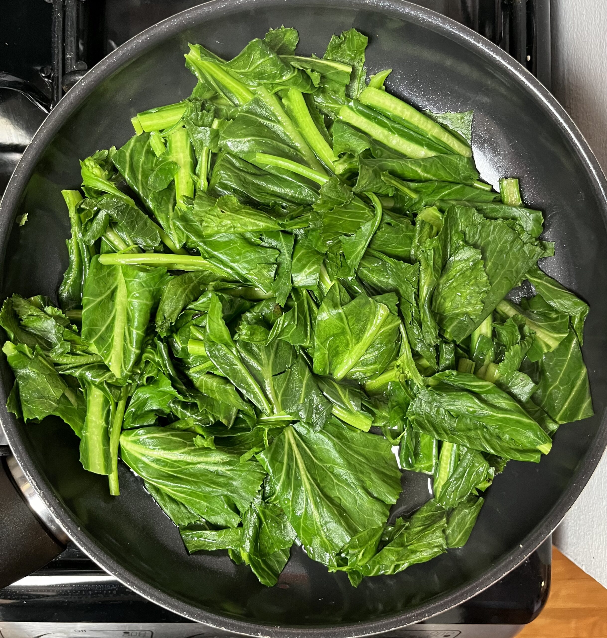 A pan with the cooked kale.